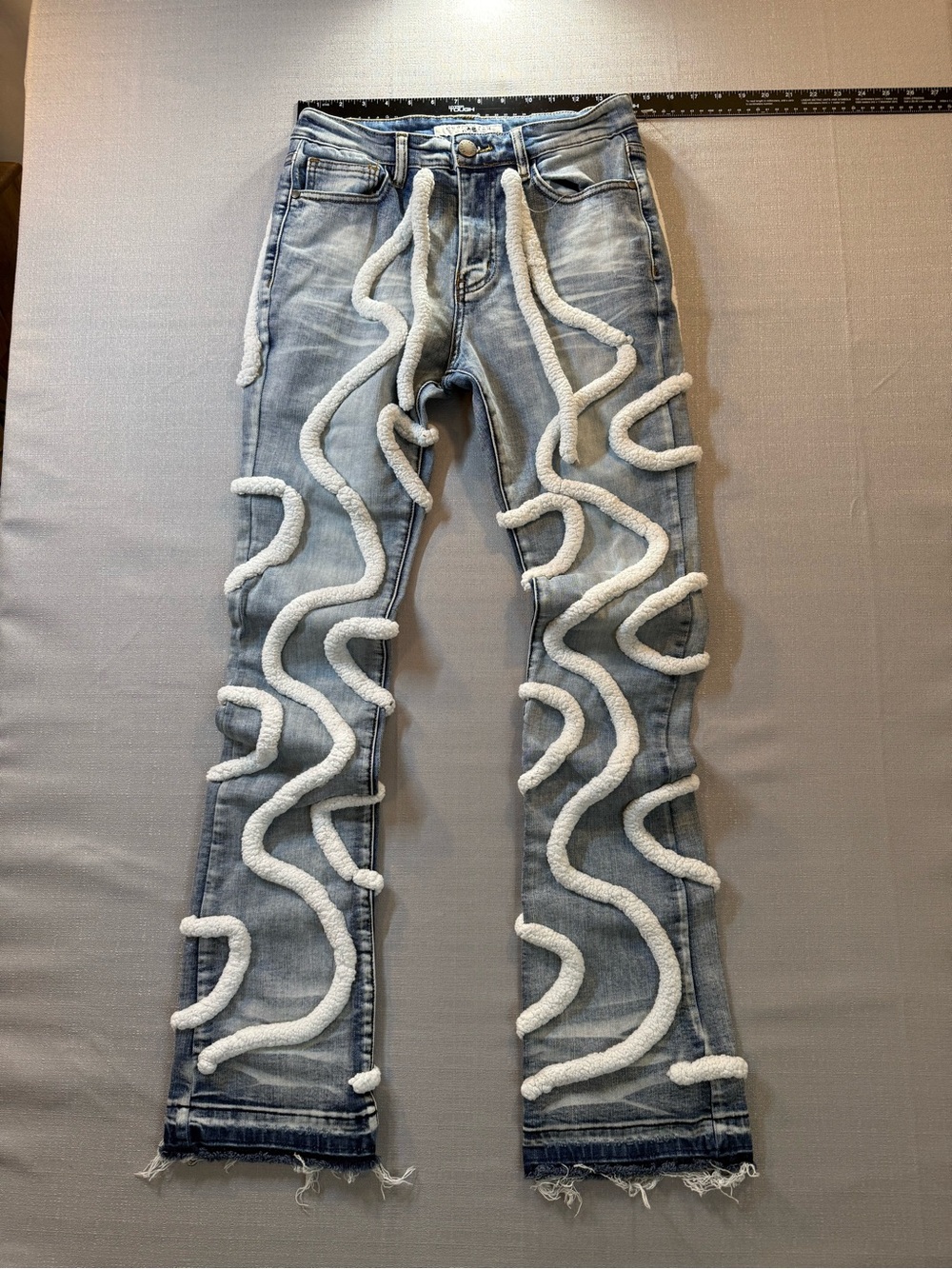 Men's Slim Straight Light Blue Jeans with White Appliqué cording
